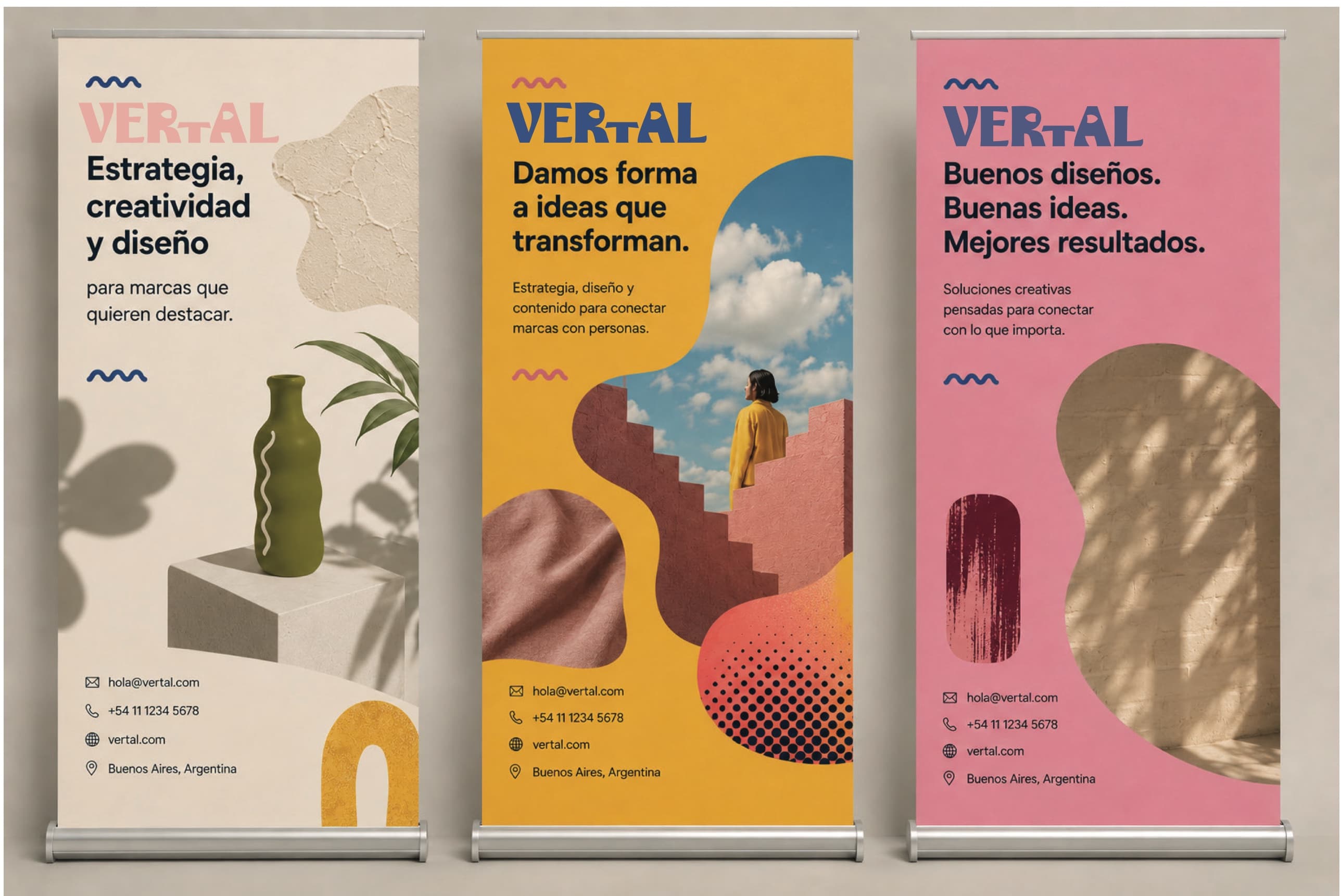 Tres banners roll-up de VERTAL