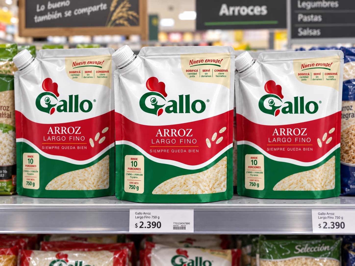 Tres envases Gallo juntos en la góndola de un supermercado