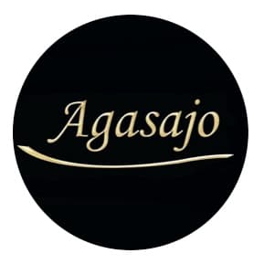 Logotipo original de Agasajo: lettering caligráfico dorado sobre círculo negro