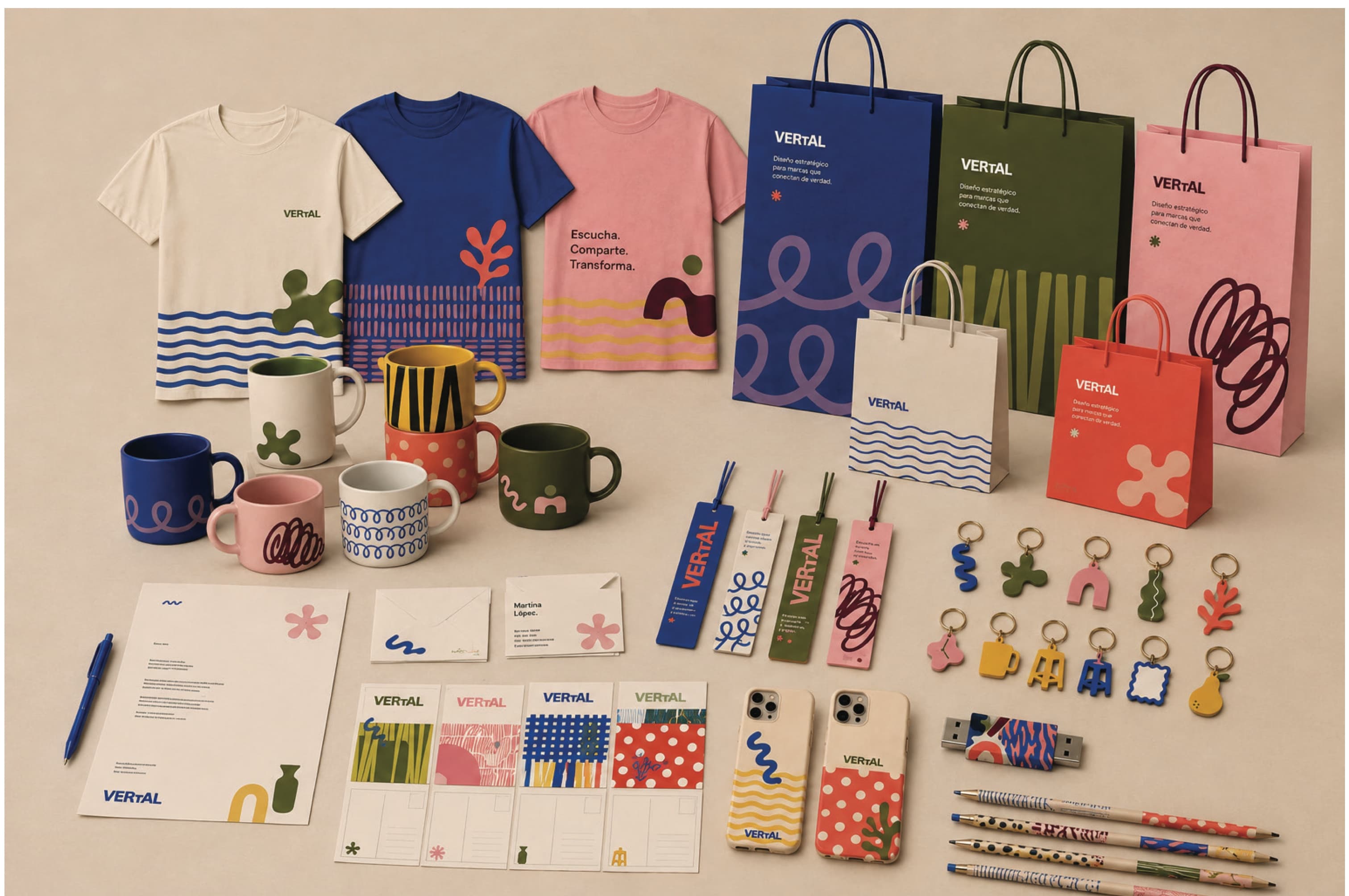 Conjunto de merchandising de VERTAL: remeras, bolsas, tazas, llaveros, lápices y fundas