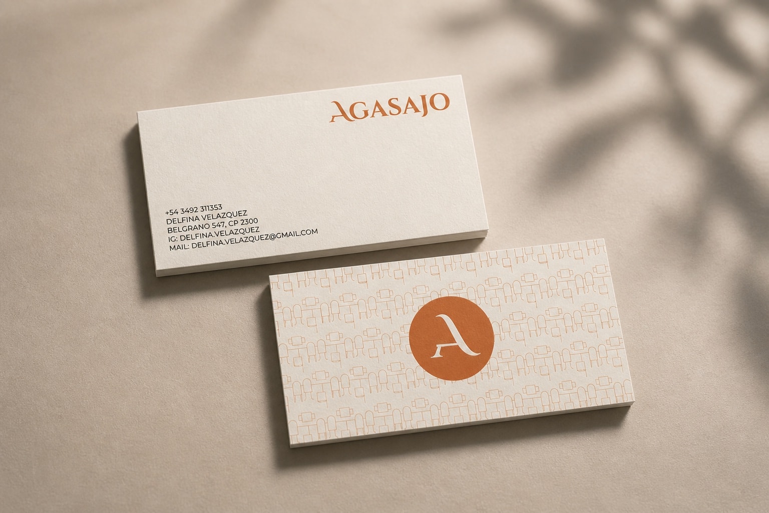 Tarjetas de presentación con logotipo y monograma